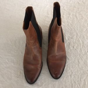 Vince Carrington Leather Chelsea Boots